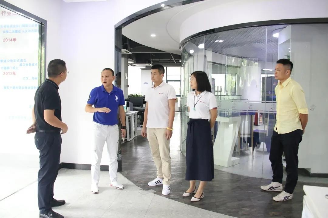 廣東重慶商會秘書處，走訪會員單位廣州傾松數(shù)碼科技有限公司